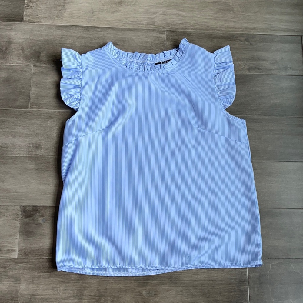 Ruffle sleeve top in blue/white stripe